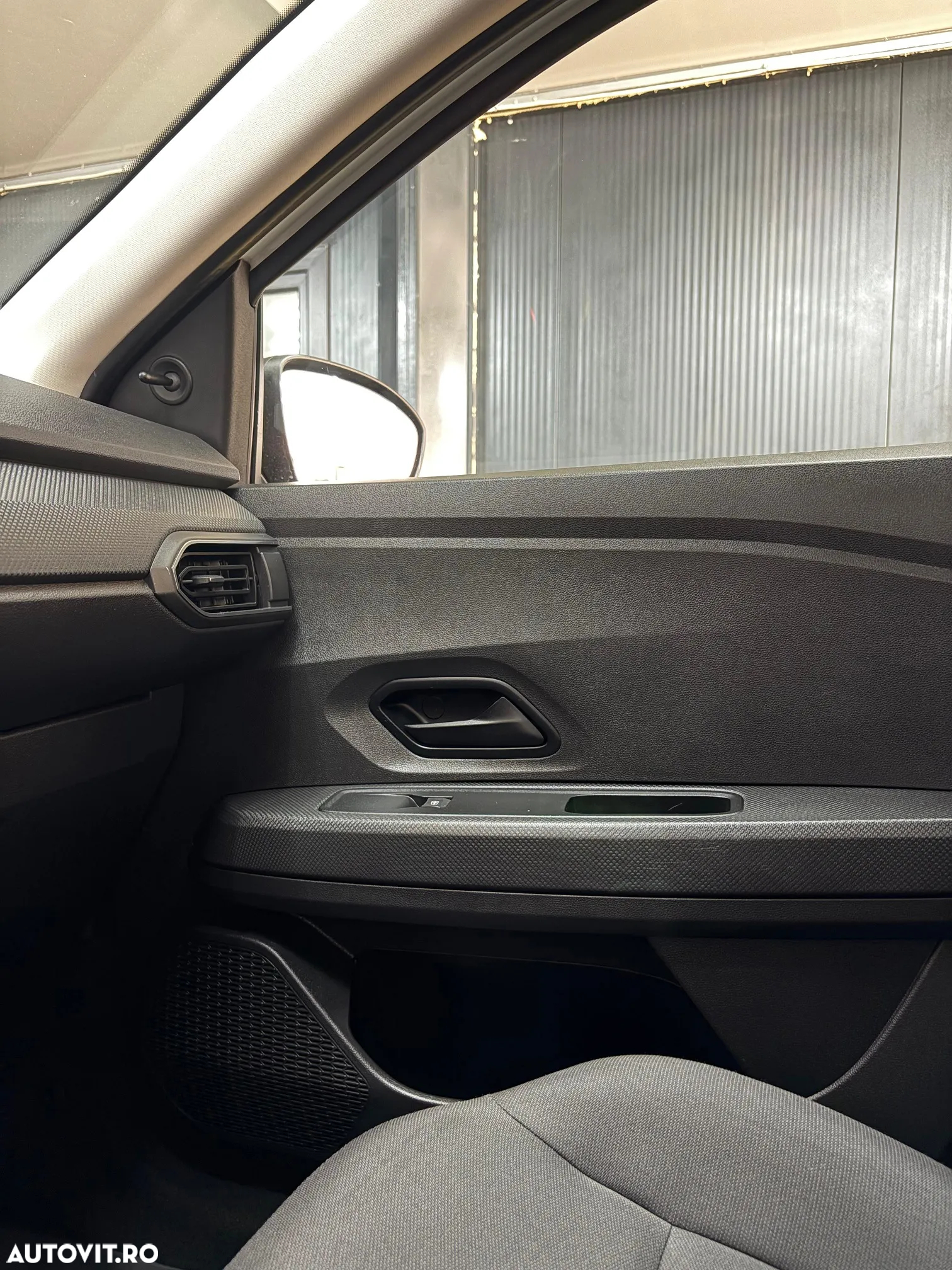 Dacia Logan TCe 90 Essential - 32