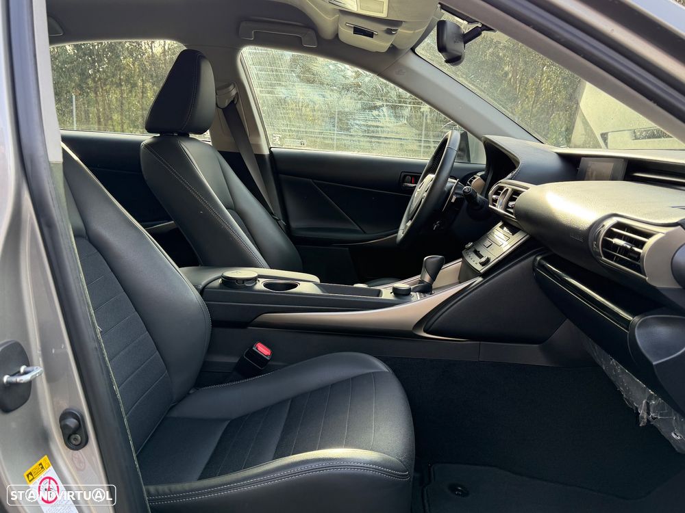 Lexus IS 300H Pack Executive+ - 52