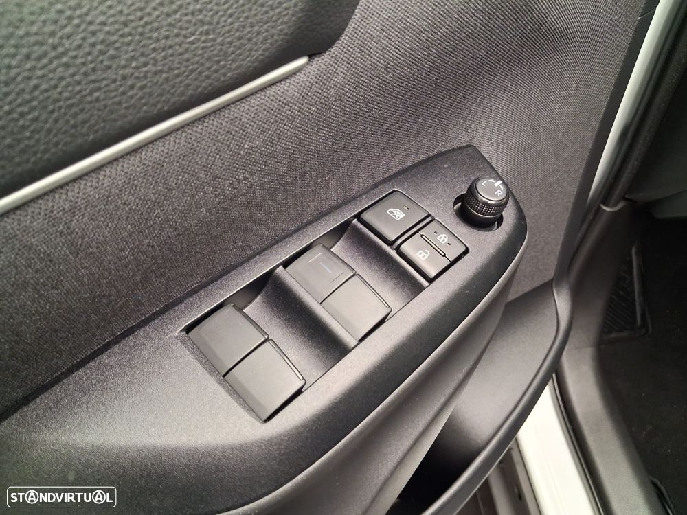 Toyota Yaris Cross 1.5 HDF Comfort Plus - 23