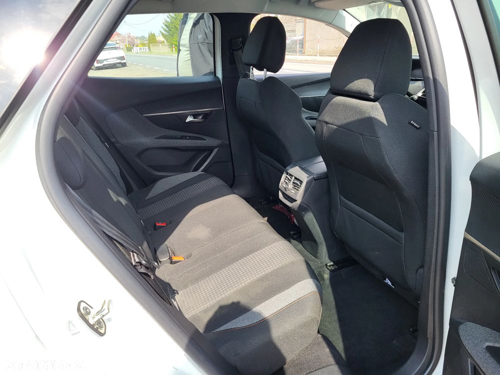 Peugeot 3008 BlueHDi 130 Stop & Start EAT8 Allure - 32
