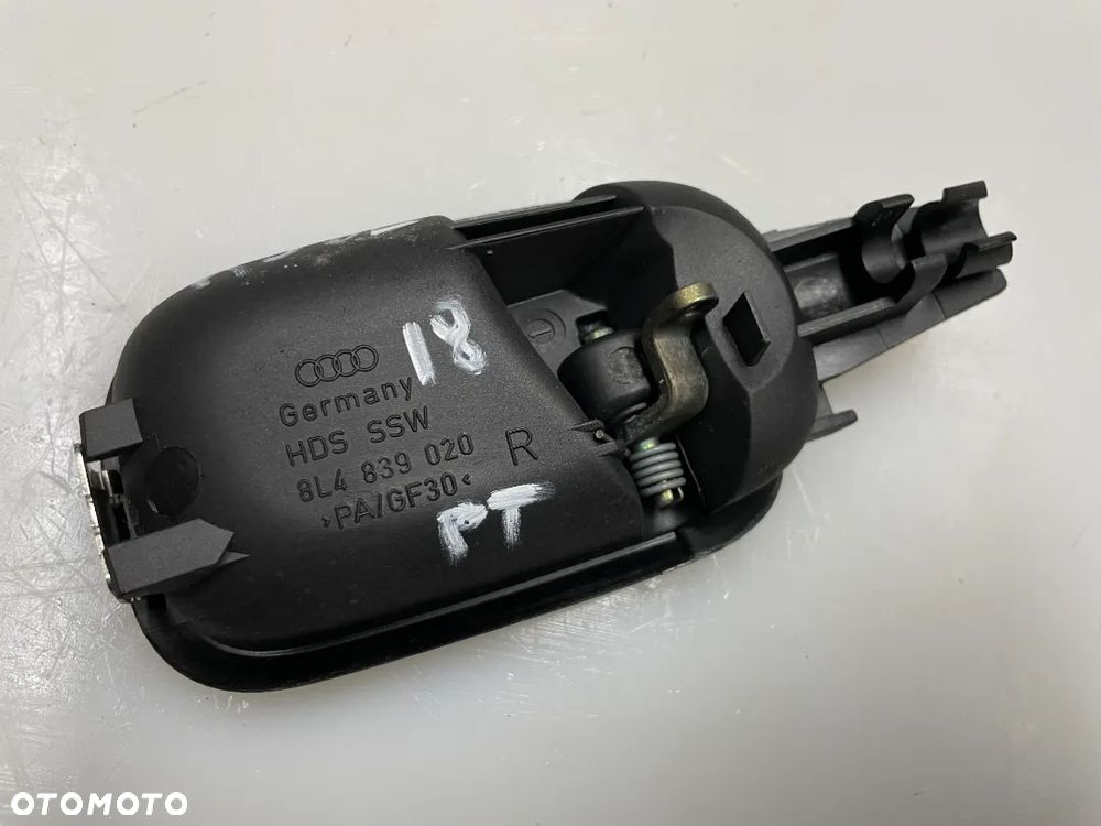 KLAMKA PRAWY TYŁ AUDI A3 8L 8L4839020 - 2