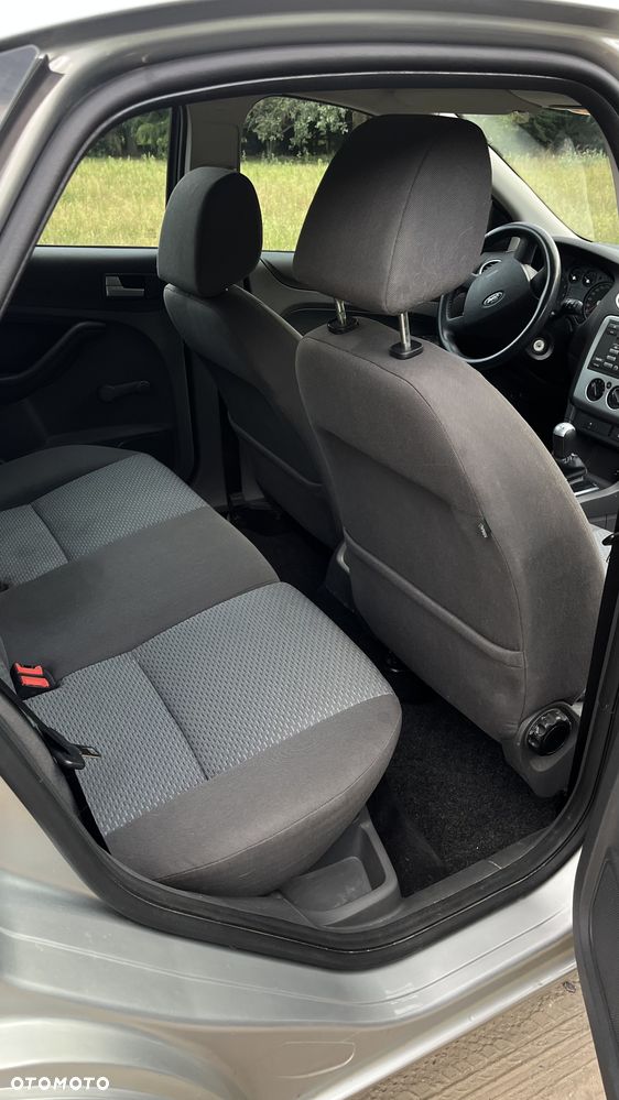 Ford Focus 1.6 16V Ambiente - 15