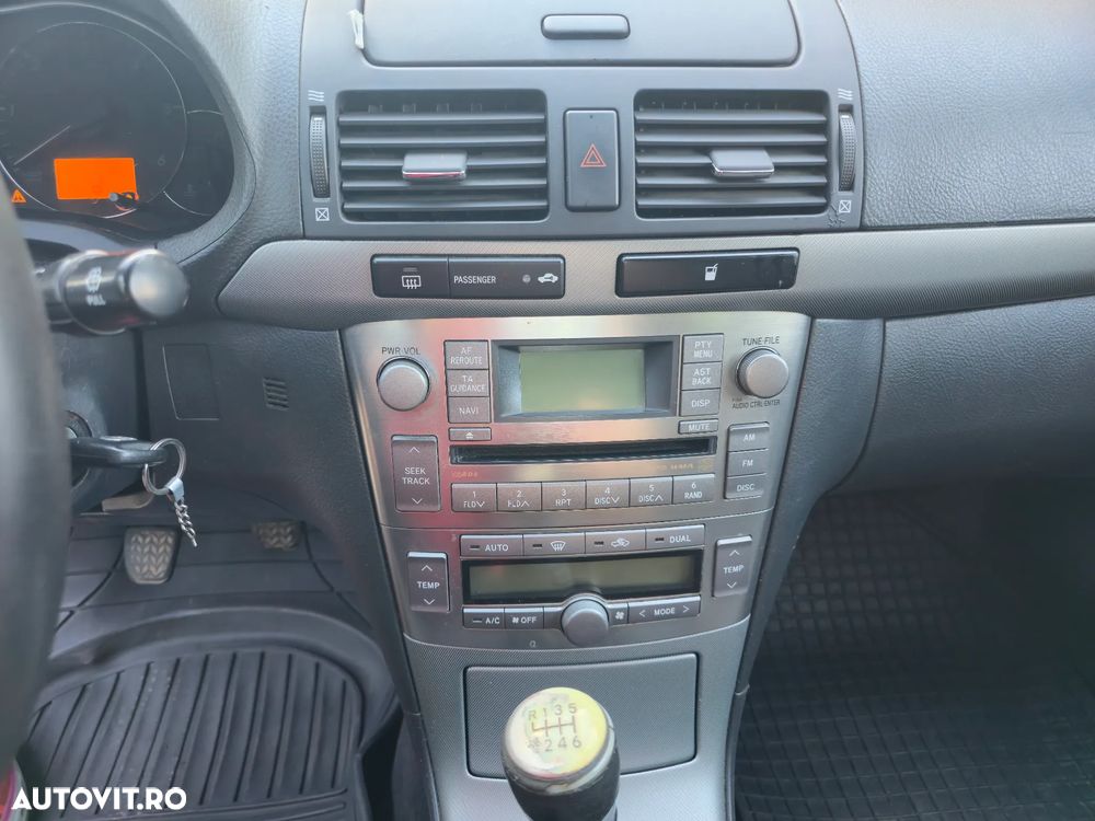 Toyota Avensis 2.0 D-4D Station Executive - 11