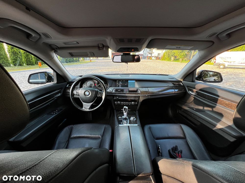 BMW Seria 7 740i - 13