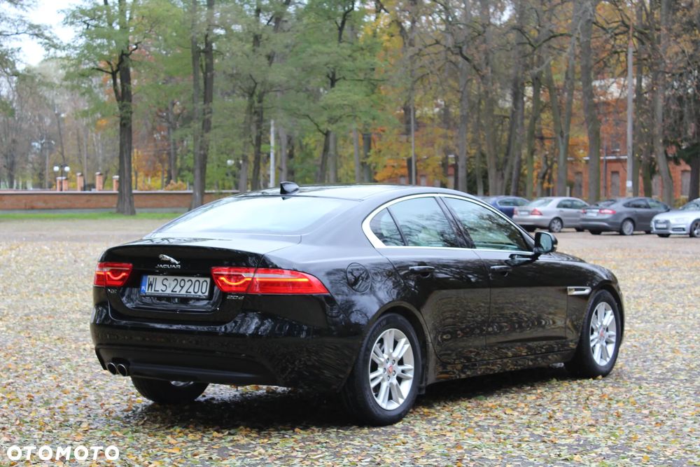 Jaguar XE 2.0 D Prestige - 7