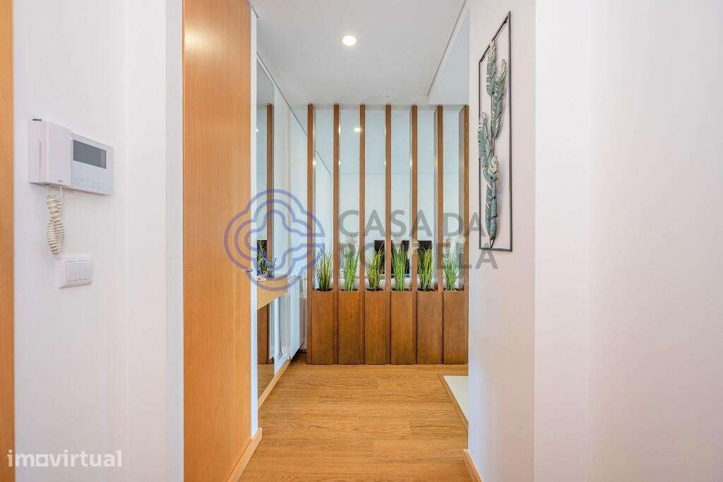 Apartamento T2 Semi-novo com Varanda e Garagem | Senhora da Hora - Grande imagem: 2/44