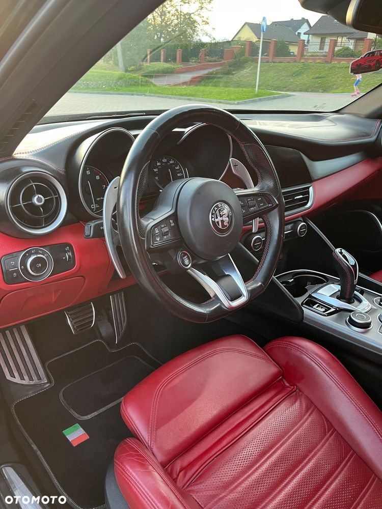 Alfa Romeo Giulia 2.0 Turbo 16V AT8-Q4 Veloce Ti - 16