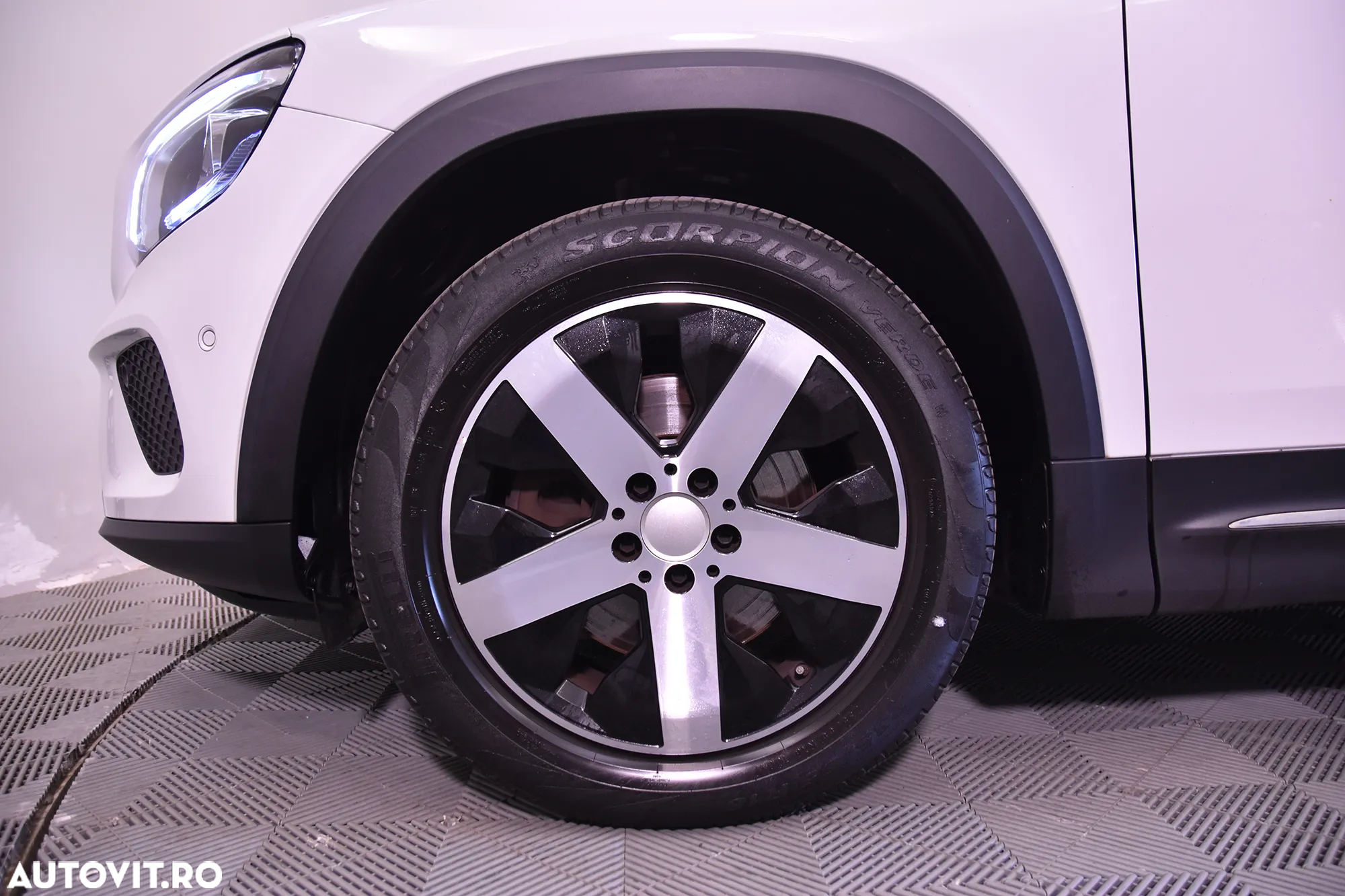 Mercedes-Benz GLB 220 d 4Matic 8G-DCT - 13