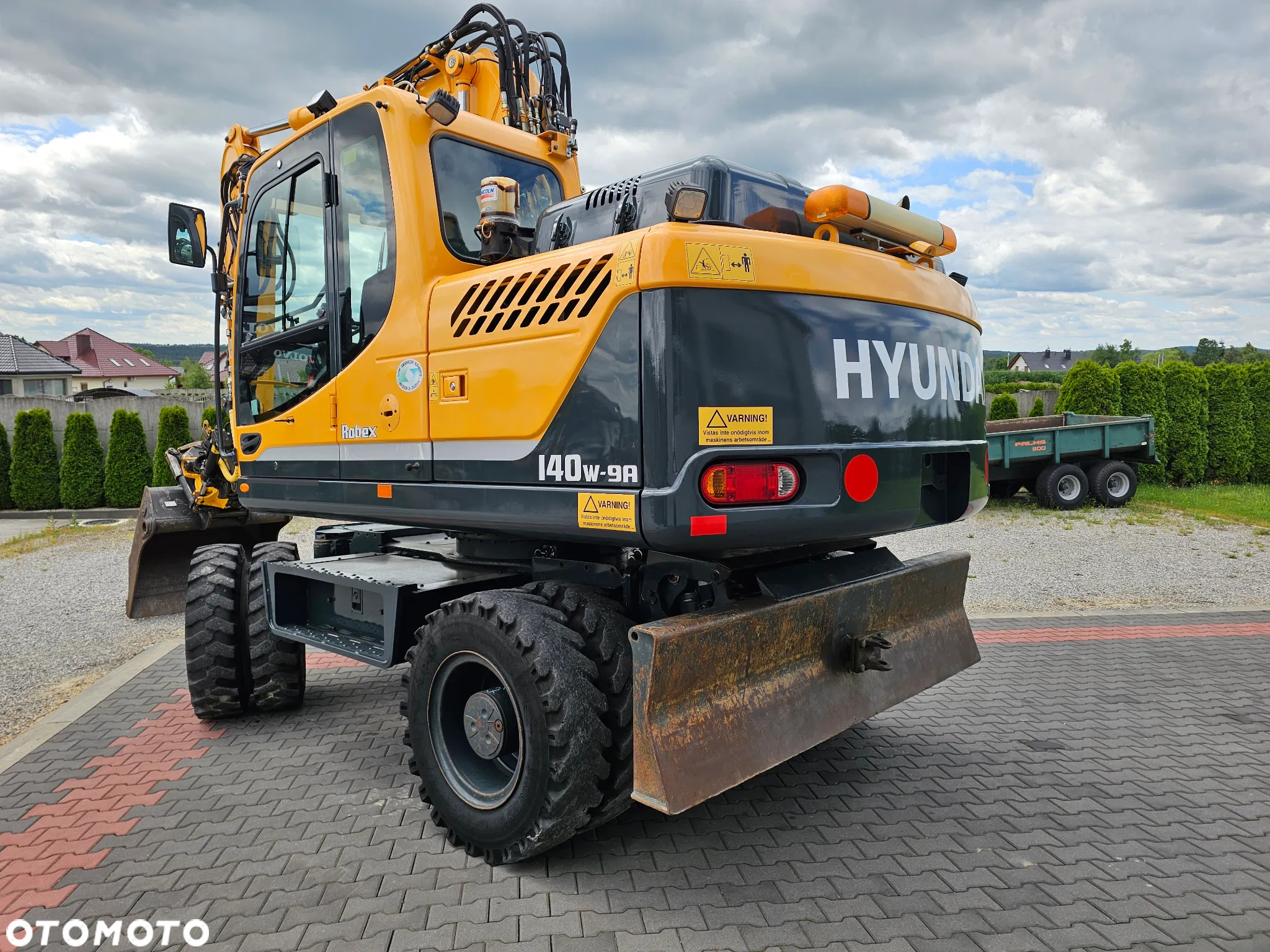 Hyundai 140 W 9 A - 3