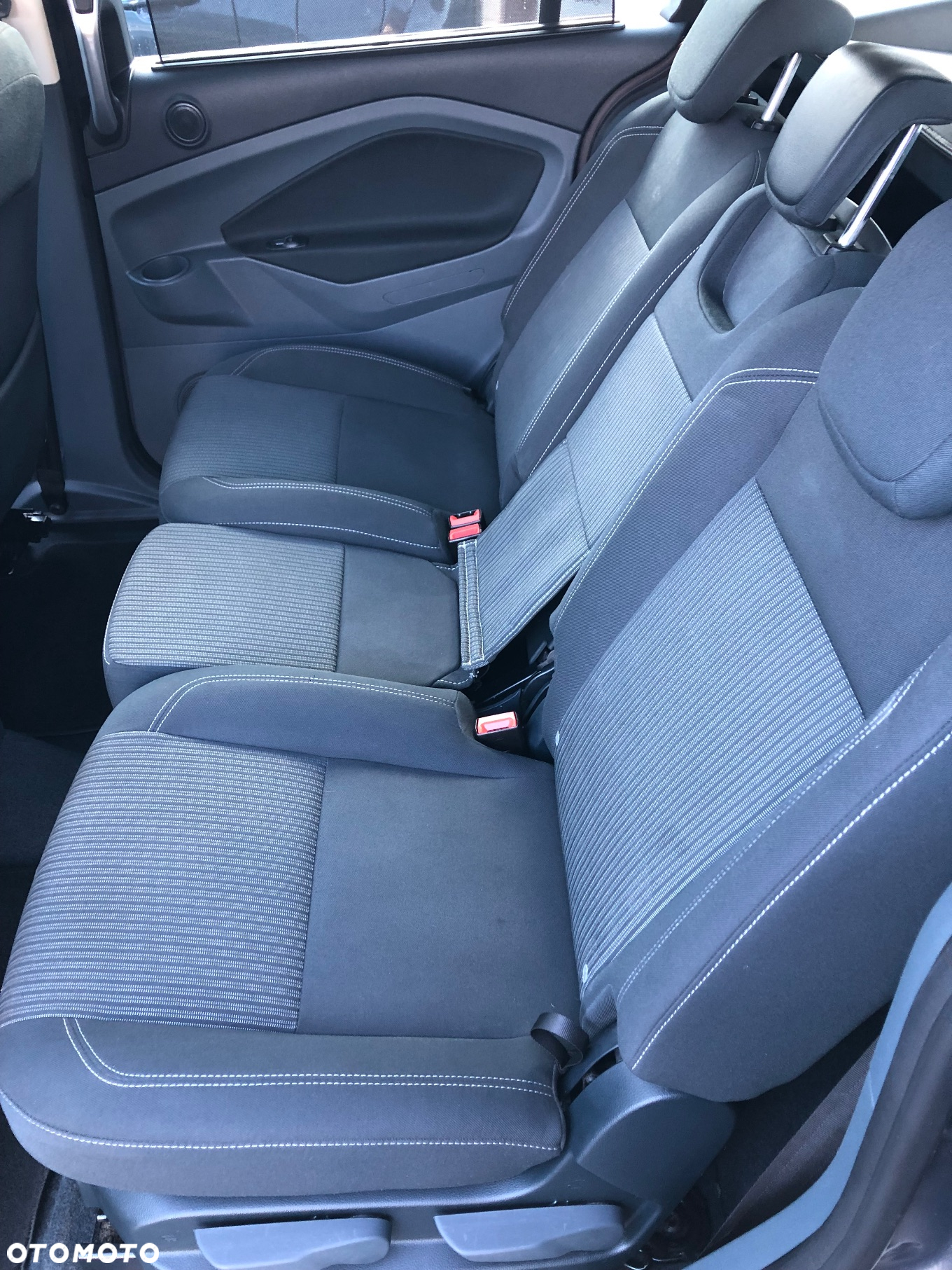 Ford Grand C-MAX - 10