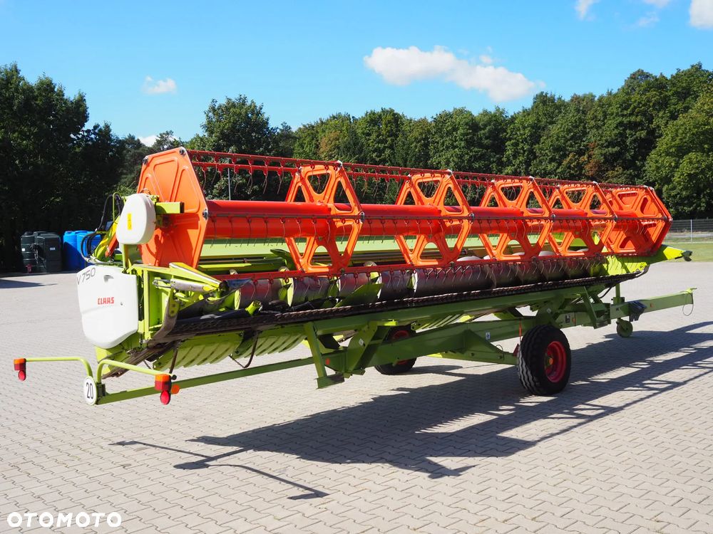 Claas Lexion 660 + V750 - 13