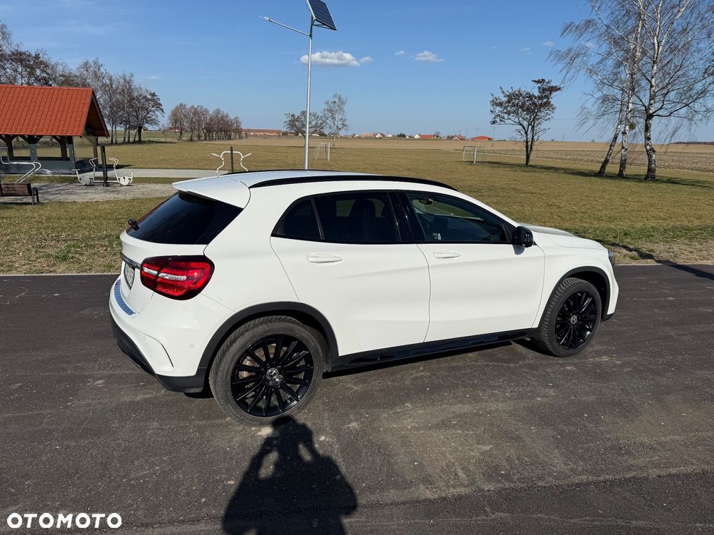 Mercedes-Benz GLA 200 7G-DCT - 5