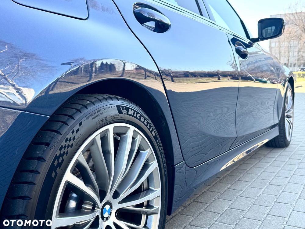 BMW Seria 3 330d xDrive MHEV Luxury Line - 12