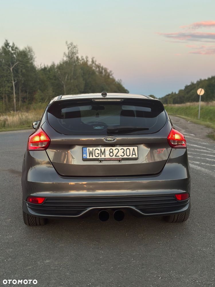 Ford Focus 2.0 EcoBoost ST-2 - 9