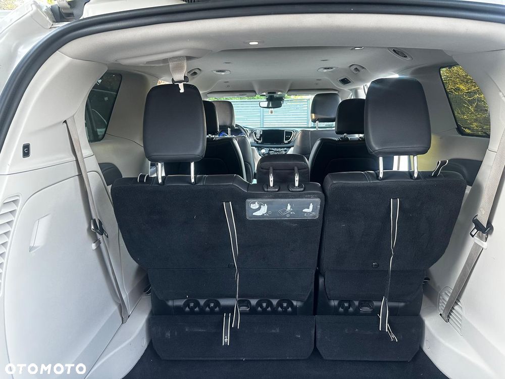 Chrysler Pacifica - 12