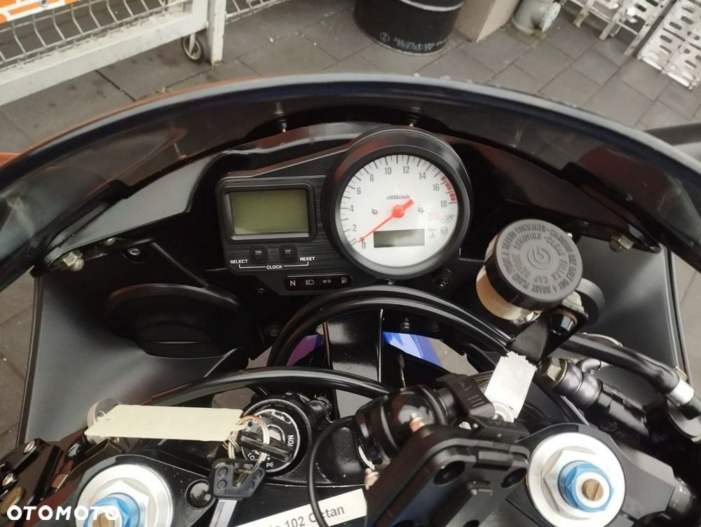 Yamaha R6 - 6