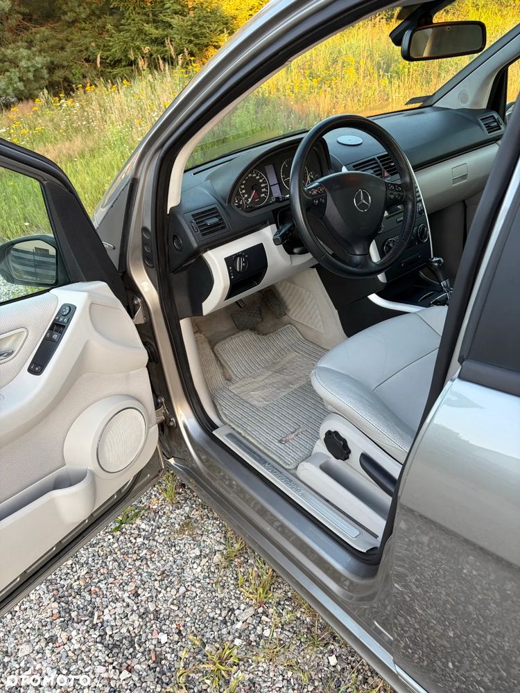 Mercedes-Benz Klasa A 180 CDI Autotronic Avantgarde - 26