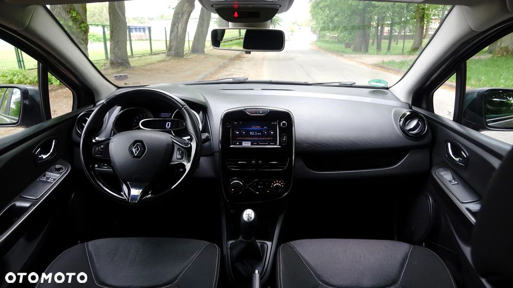 Renault Clio 1.2 16V 75 LIMITED - 9