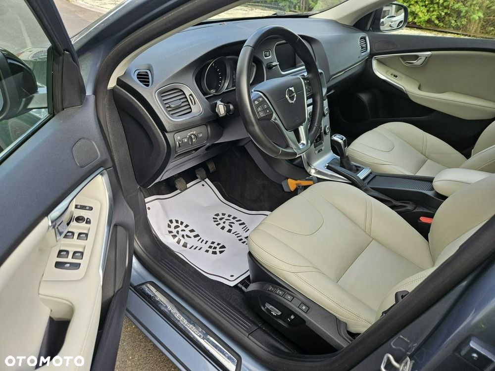 Volvo V40 T2 Inscription - 12