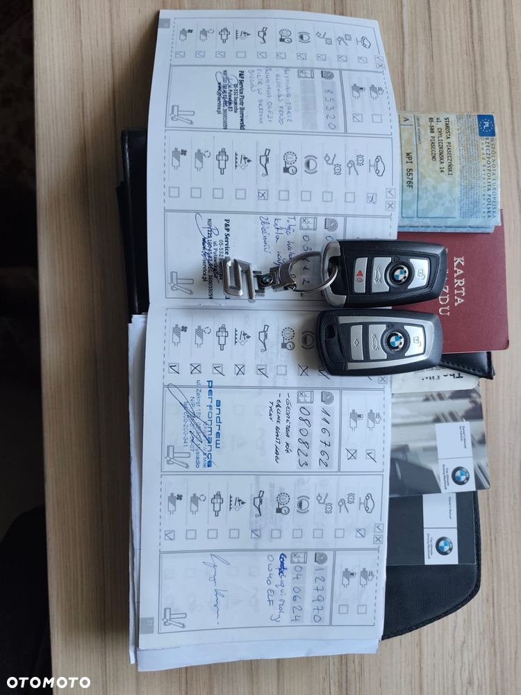 BMW Seria 5 528i xDrive - 15
