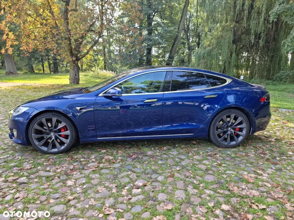 Tesla Model S - 4