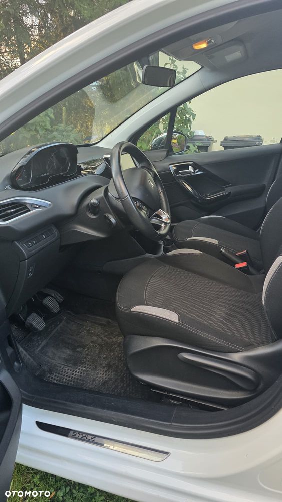 Peugeot 208 1.2 PureTech Style - 8
