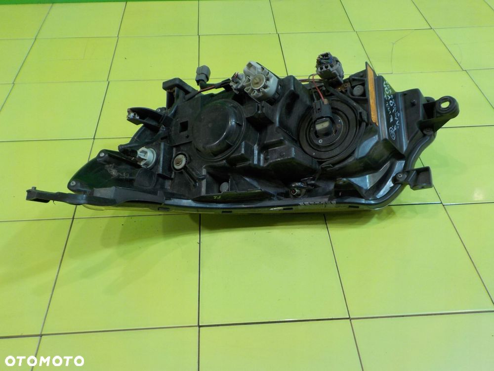 SUBARU FORESTER III 10r 5D XENON lampa prawa przod - 8
