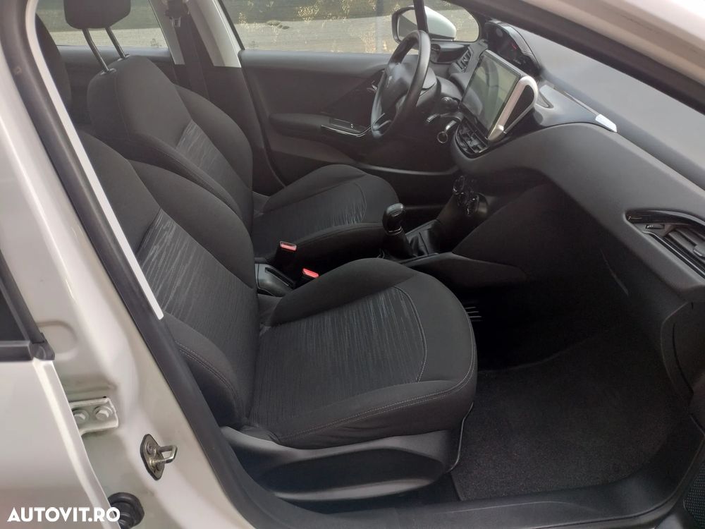 Peugeot 208 - 16