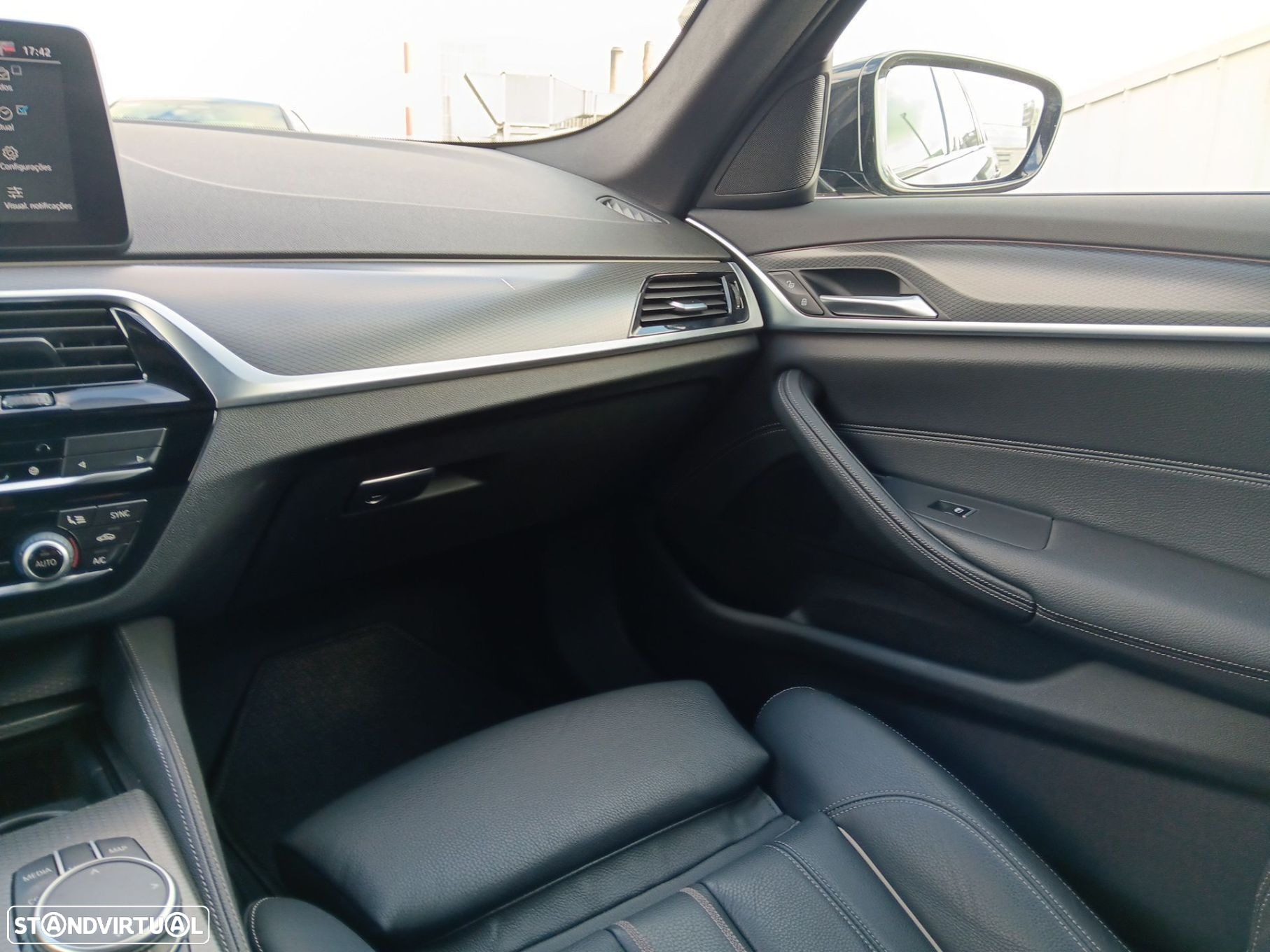 BMW 530 e Pack Desportivo M - 24
