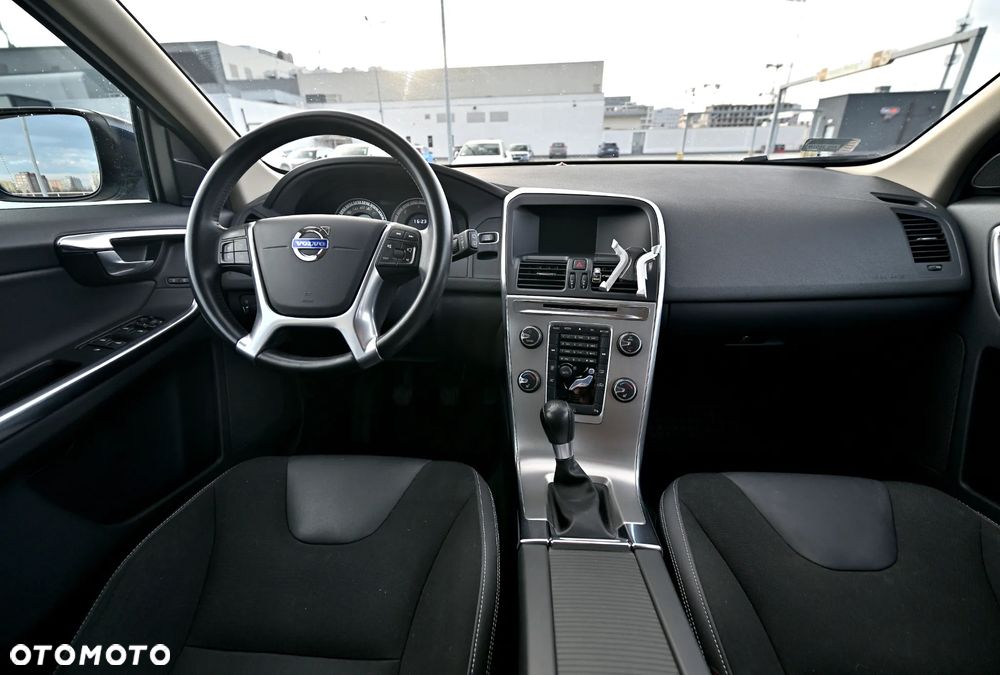 Volvo XC 60 D4 Momentum - 28