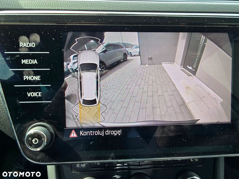 Skoda Superb 2.0 TDI SCR Style DSG - 35