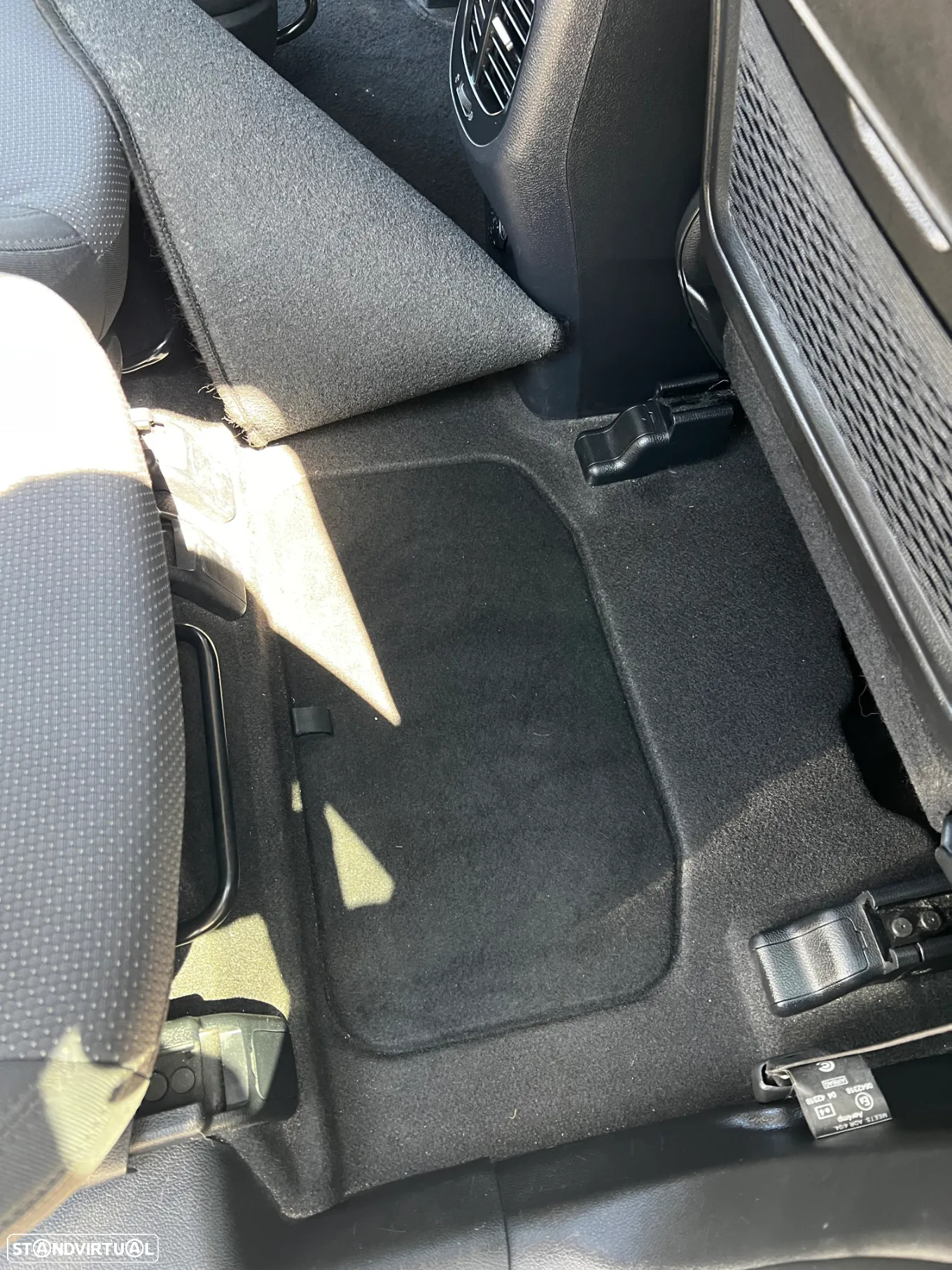 Kia Carens 1.7 CRDi ISG TX - 37