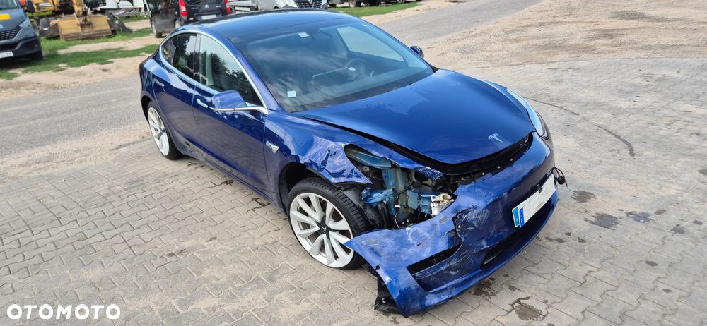Tesla Model 3 - 3