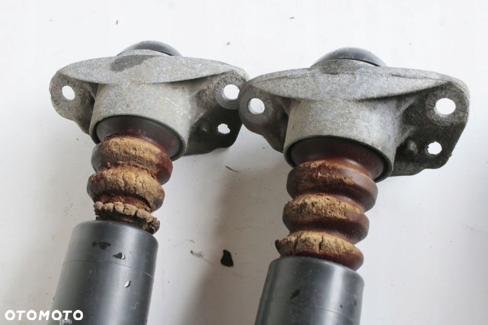 amortyzator tył Passat B6 2.0 TDI - 4