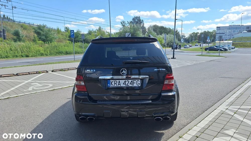 Mercedes-Benz ML 63 AMG 4-Matic - 12