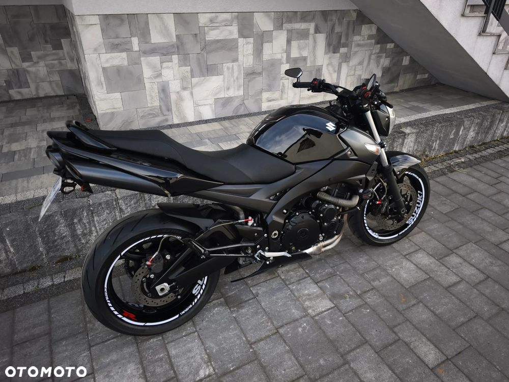 Suzuki GSR - 5
