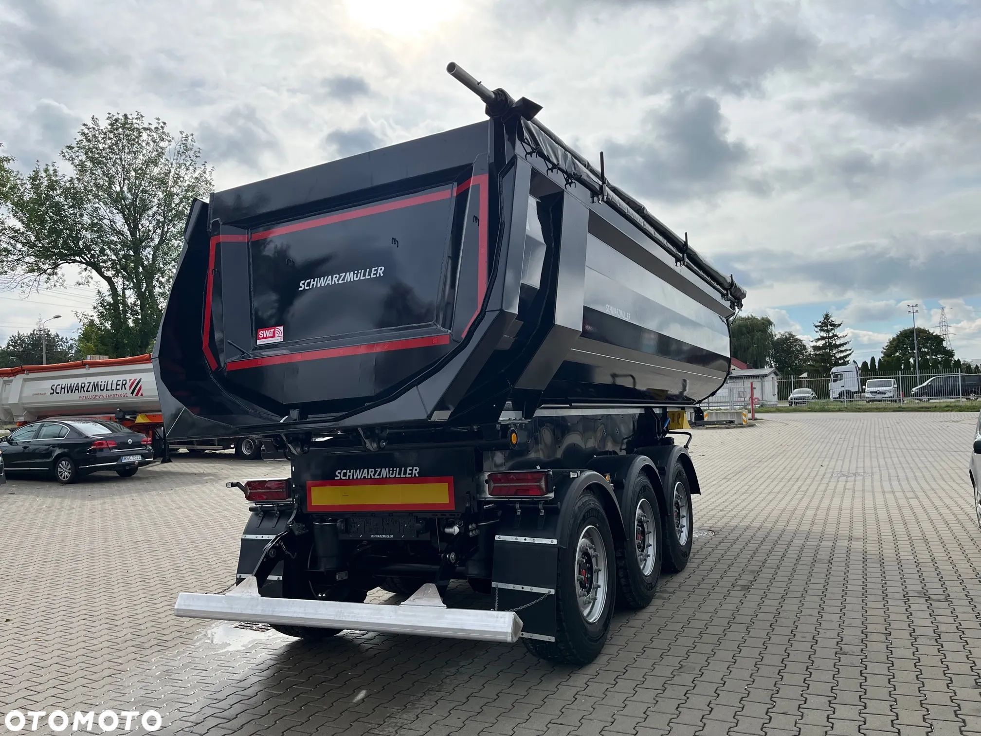 Schwarzmuller Stalowa wywrotka 27 m3/ 4x4/ wysokie siodło 1.400 mm - 2