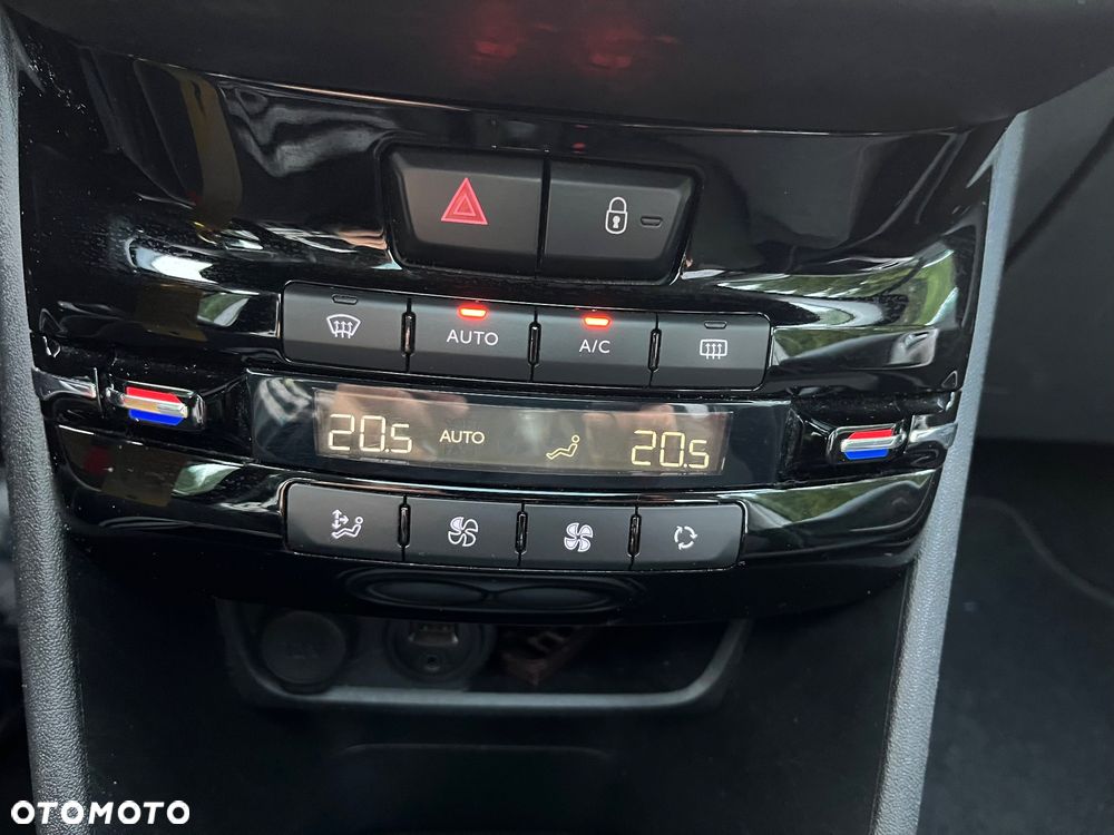 Peugeot 2008 1.2 Pure Tech Style - 15