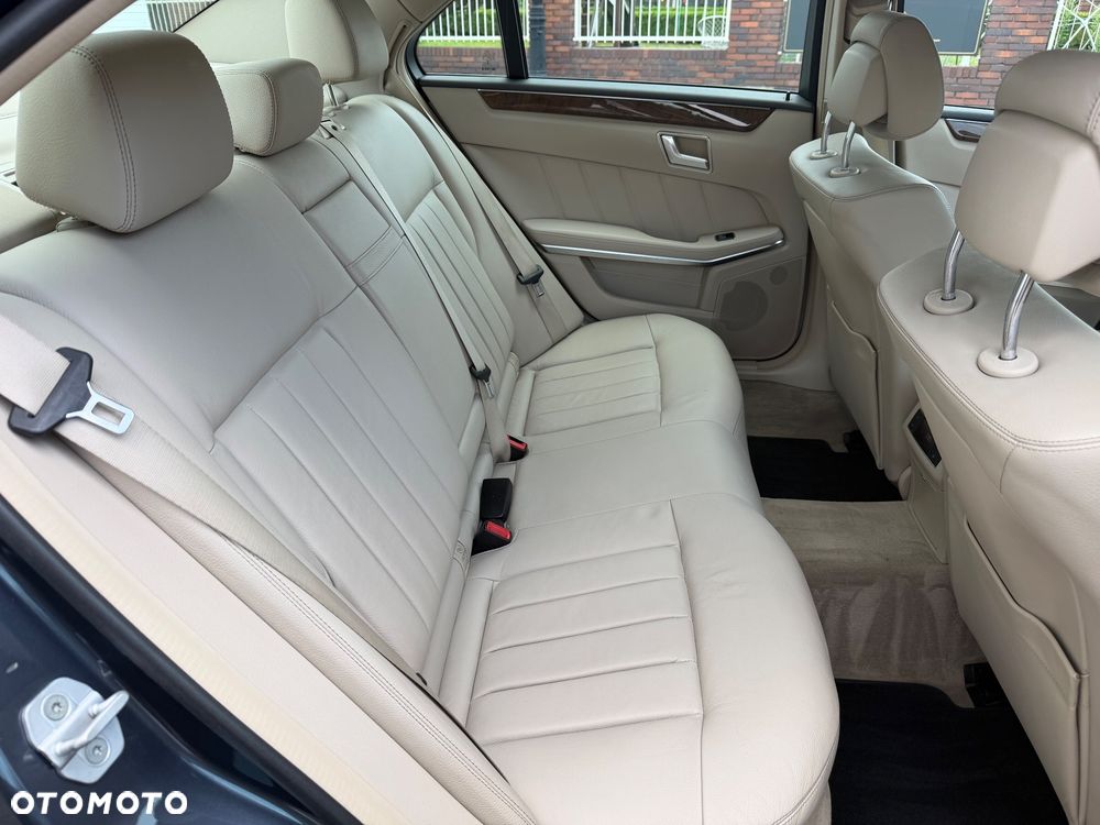 Mercedes-Benz Klasa E 300 BlueTEC HYBRID - 24