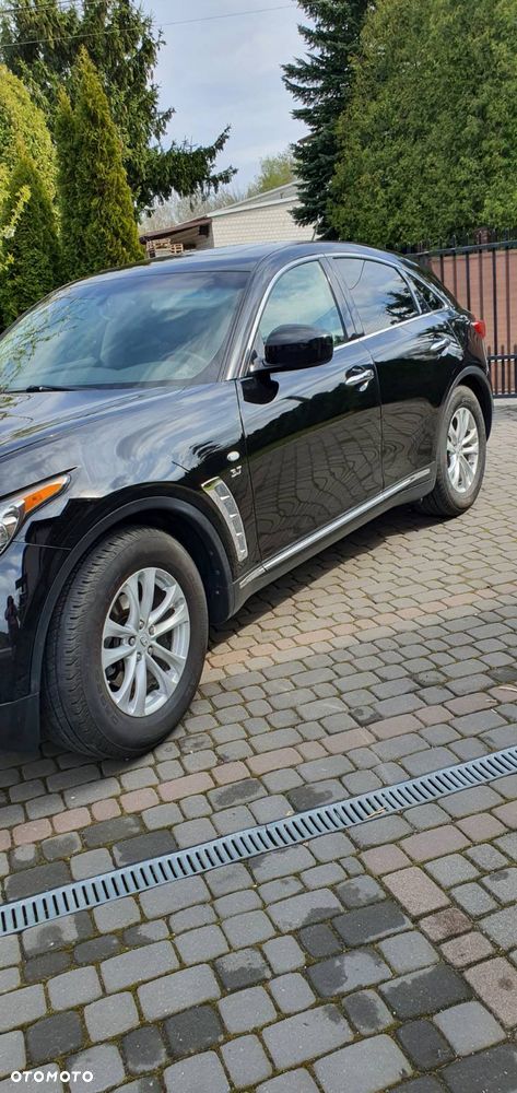 Infiniti QX70 3.7 S - 16