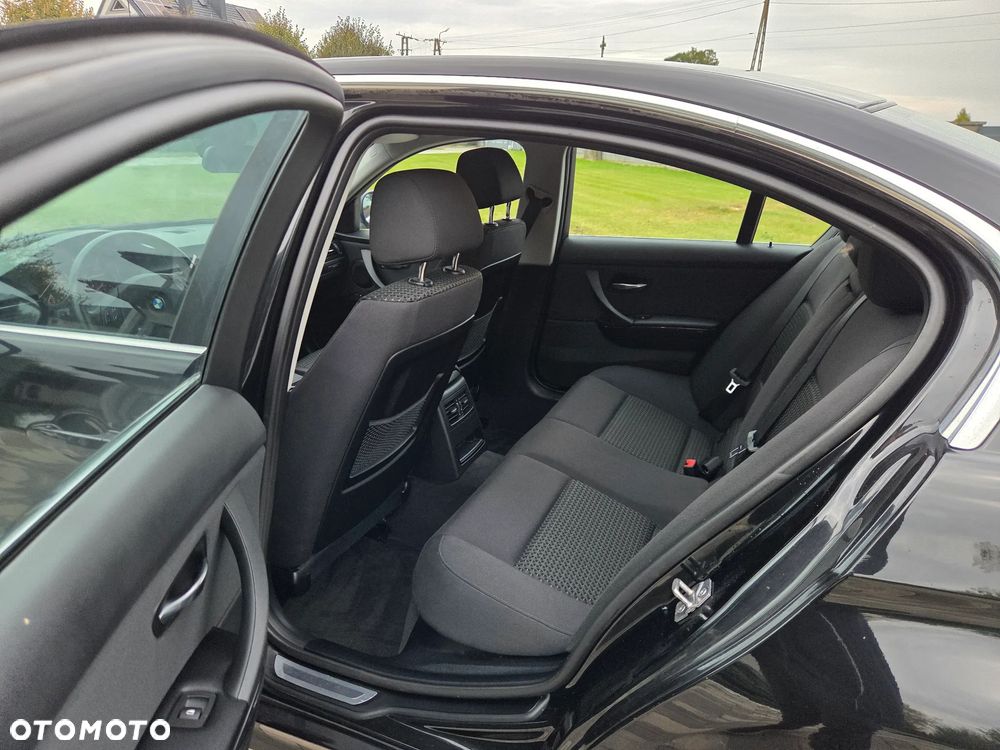 BMW Seria 3 318d DPF Edition Exclusive - 25