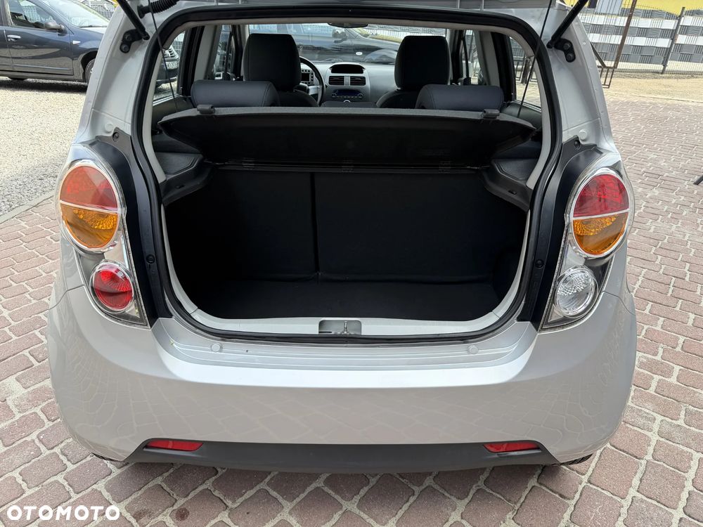 Chevrolet Spark 1.0 LT - 34