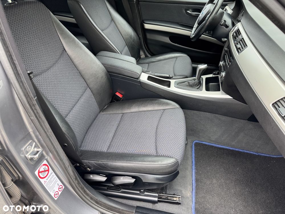 BMW Seria 3 320d DPF Touring - 28