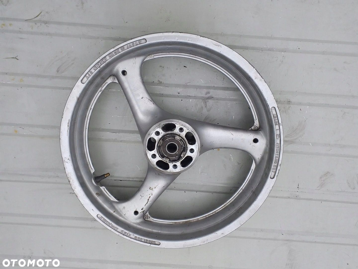 KOŁO FELGA PRZÓD SUZUKI GSXR 750 GR77A - 2
