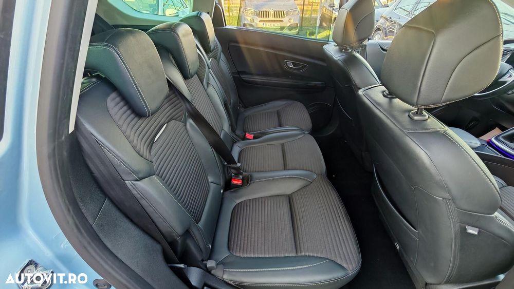 Renault Grand Scenic - 13