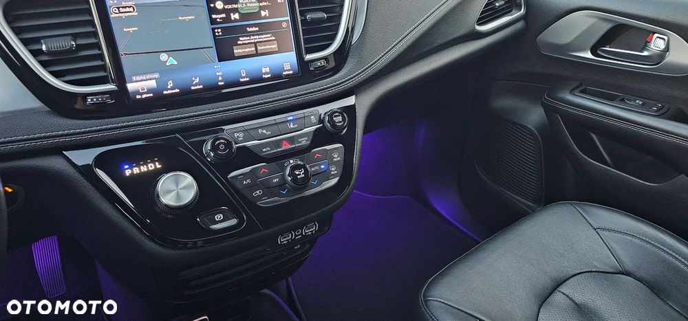 Chrysler Pacifica - 7