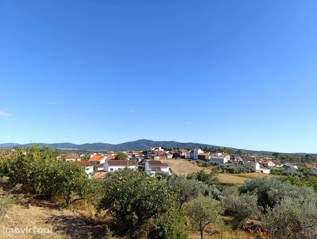Casa de Pedra com Terreno Centro de Escarigo - Fundão - Grande imagem: 5/58