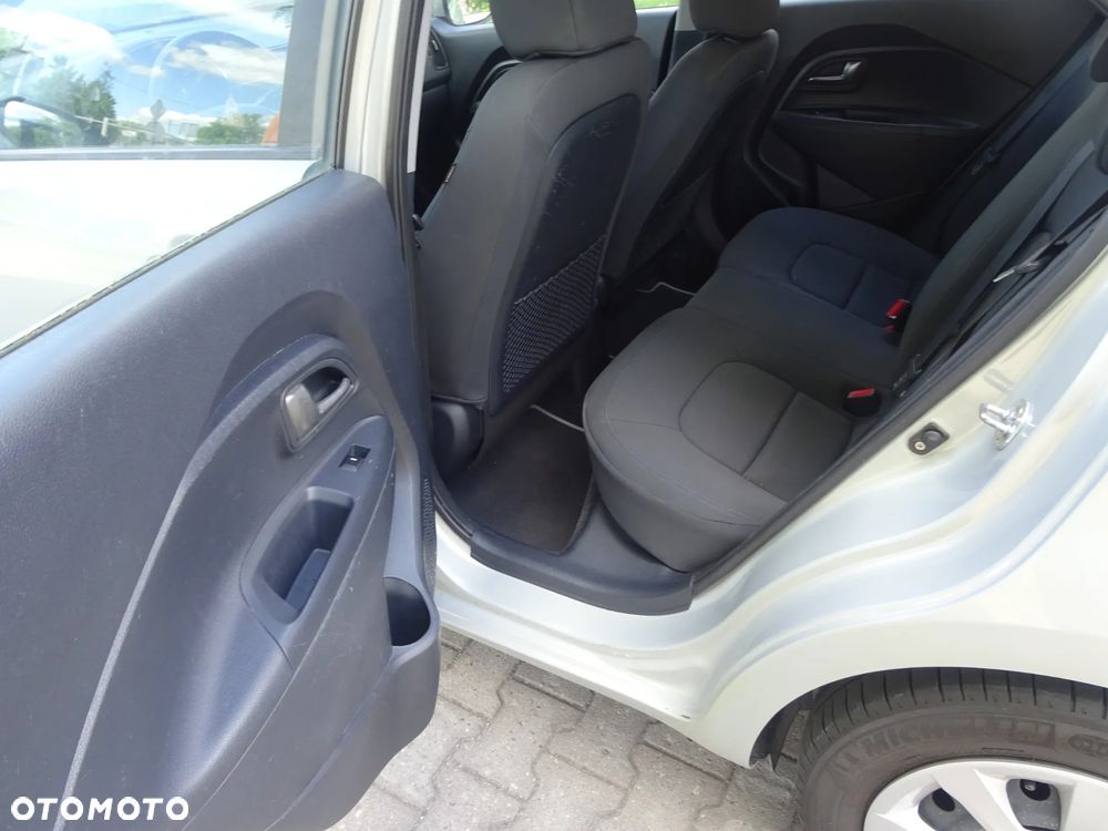 Kia Rio 1.1 crdi L - 21