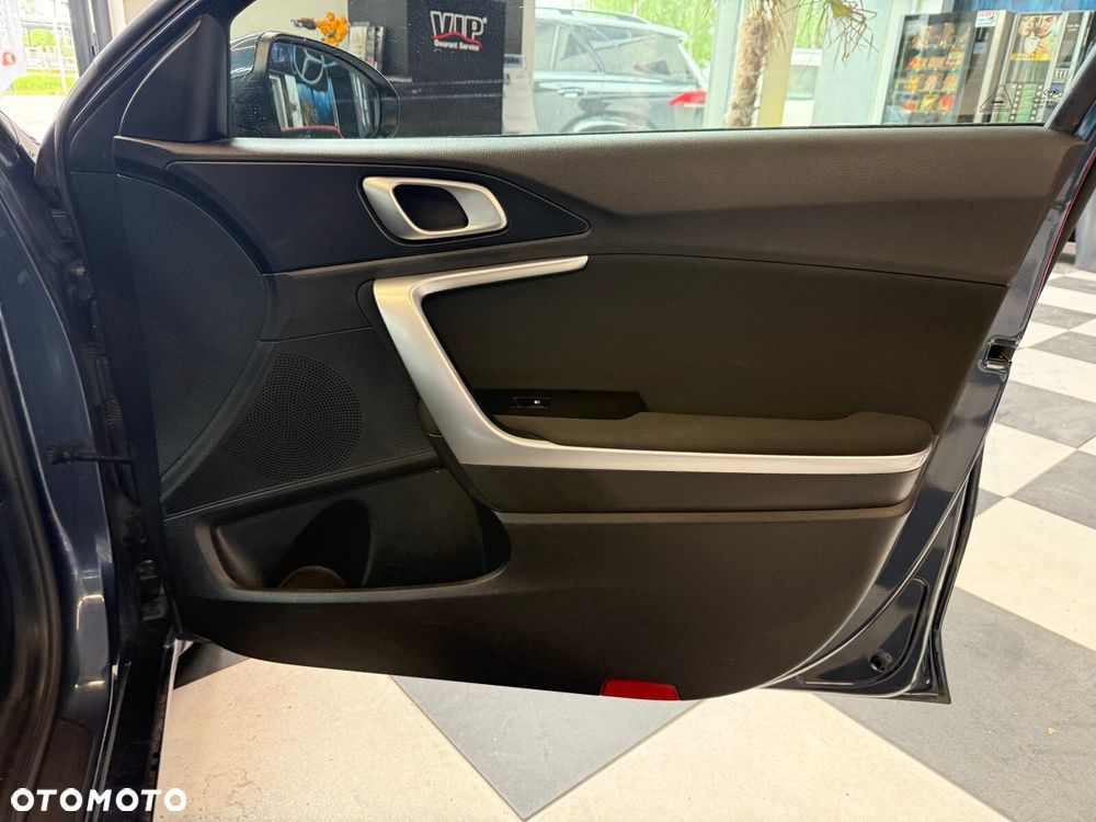 Kia Ceed - 13