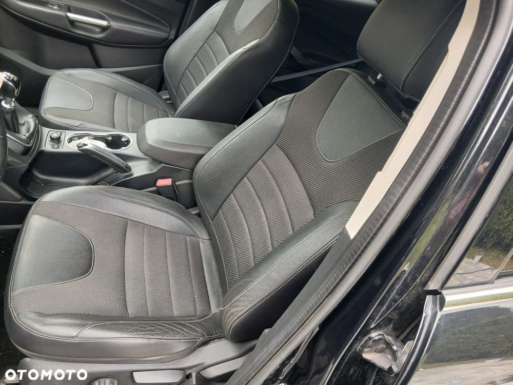 Ford Kuga 1.6 EcoBoost 2x4 Titanium - 2